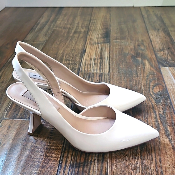 ANTONIO MELANI Women's Patent Leather Nude Pointed Toe Heels. Size 6 - Picture 1 of 8